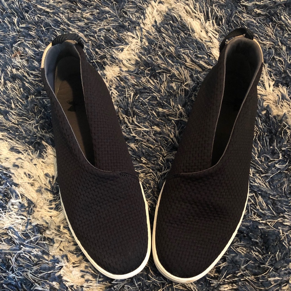 Under Armour slip on black sneakers 8.5